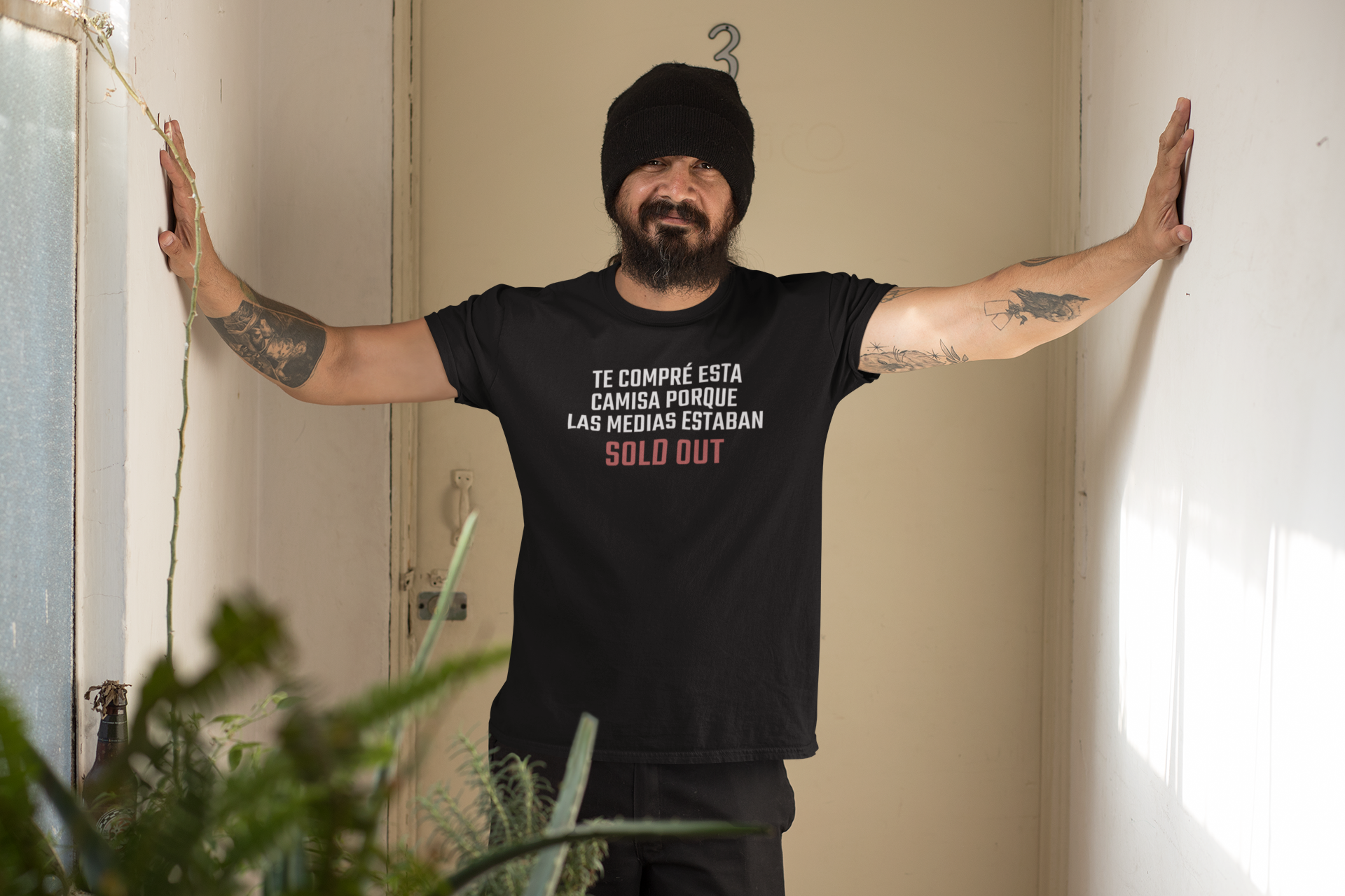 Tattooed dad in beanie wearing 'Las Medias Estaban Sold Out' Father's Day 2026 shirt — PR streetwear designed in Puerto Rico